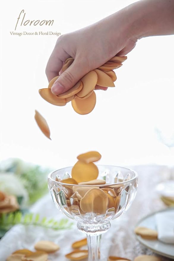 Floroom 300pcs Rose Petals Gold Faux Silk Flower Petals - Image 6