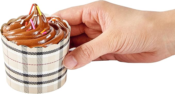 Panificio 6 Ounce Cupcake Wrappers, 200 Scalloped Baking Cups - Image 11