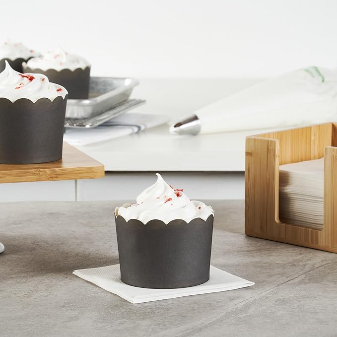 Panificio 10 Ounce Cupcake Wrappers, 200 Scalloped Baking Cups - Image 4