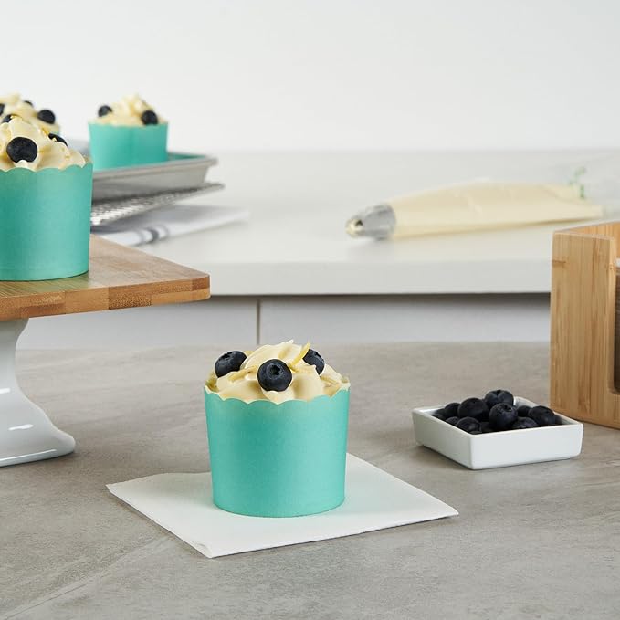 Panificio 6 Ounce Cupcake Wrappers, 200 Scalloped Baking Cups - Image 4