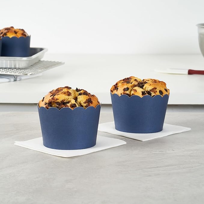 Panificio 10 Ounce Cupcake Wrappers, 200 Scalloped Baking Cups - Image 3