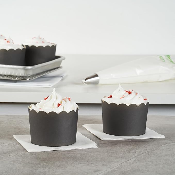 Panificio 10 Ounce Cupcake Wrappers, 200 Scalloped Baking Cups - Image 3