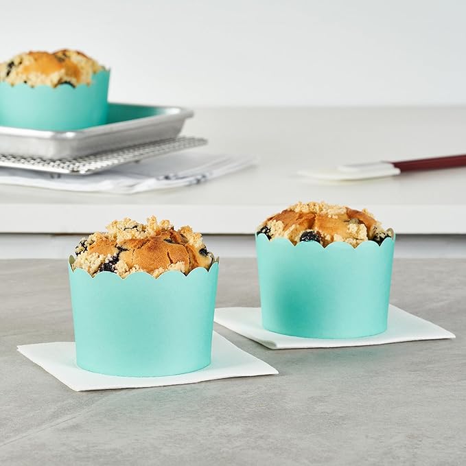 Panificio 10 Ounce Cupcake Wrappers, 200 Scalloped Baking Cups - Image 3