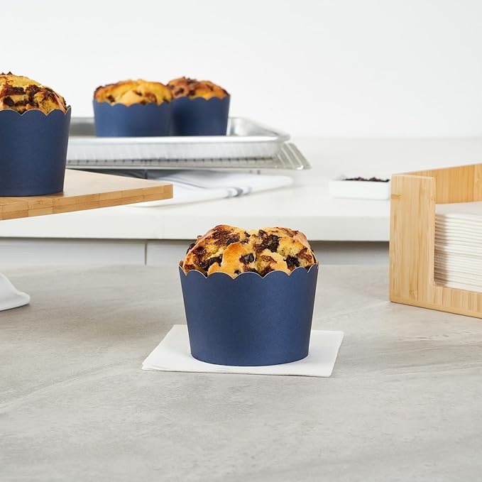 Panificio 10 Ounce Cupcake Wrappers, 200 Scalloped Baking Cups - Image 4