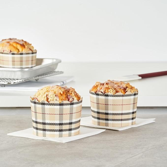 Panificio 10 Ounce Cupcake Wrappers, 200 Scalloped Baking Cups - Image 3