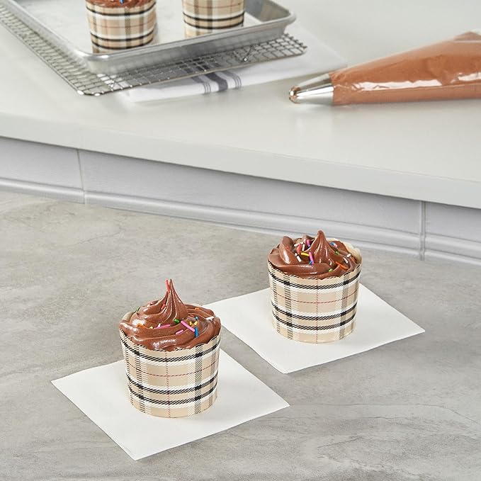 Panificio 6 Ounce Cupcake Wrappers, 200 Scalloped Baking Cups - Image 6