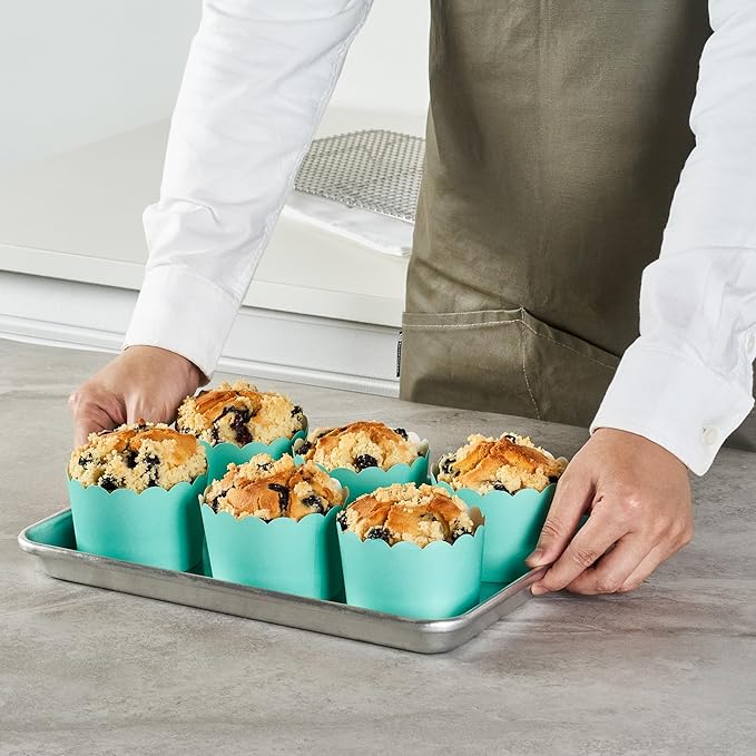 Panificio 10 Ounce Cupcake Wrappers, 200 Scalloped Baking Cups - Image 5