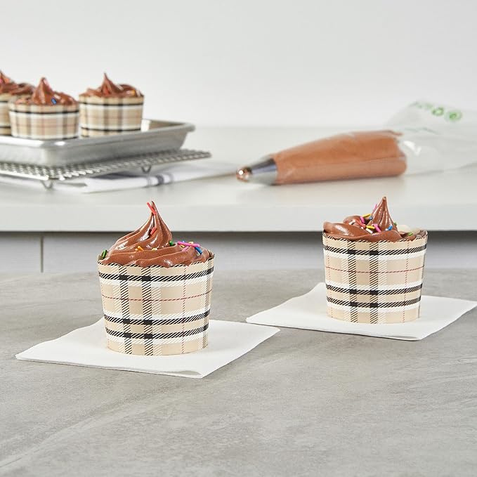Panificio 6 Ounce Cupcake Wrappers, 200 Scalloped Baking Cups - Image 3