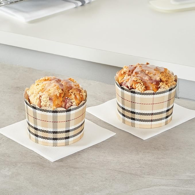 Panificio 10 Ounce Cupcake Wrappers, 200 Scalloped Baking Cups - Image 6