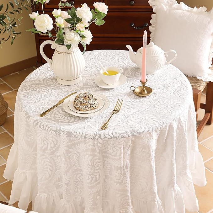 patdrea Vintage Ruffle Tablecloth - Image 6