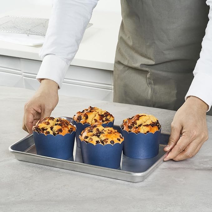 Panificio 10 Ounce Cupcake Wrappers, 200 Scalloped Baking Cups - Image 5