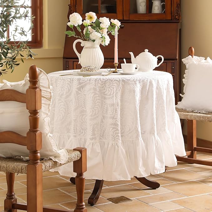 patdrea Vintage Ruffle Tablecloth - Image 2